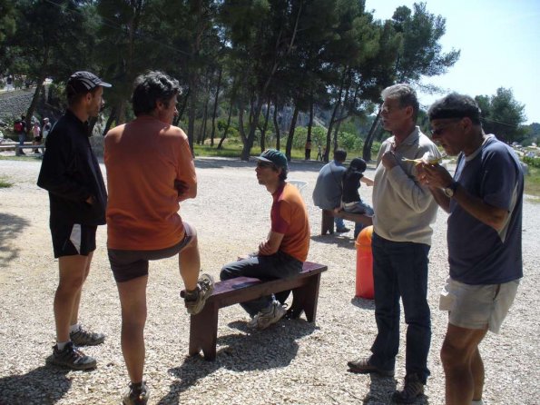 Arrivée à Port-Miou - Les concurrents et chauffeurs attendent les concurrents