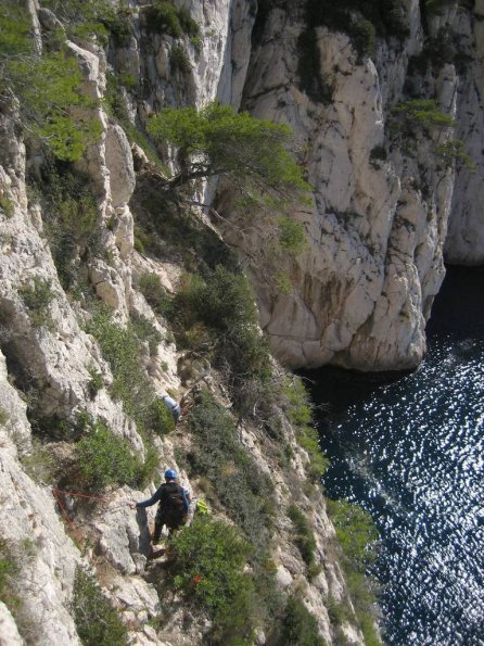 Depart de la traversee, suivez le fil rouge
