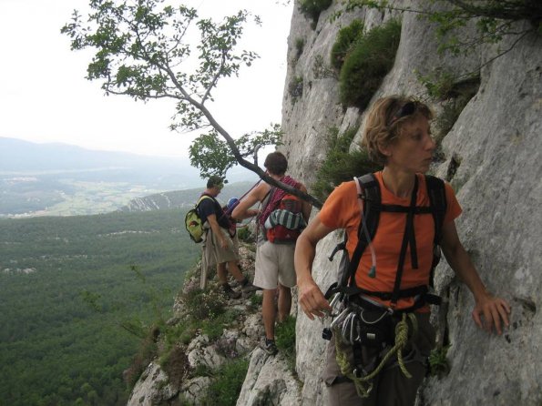 La corniche étroite, prudence